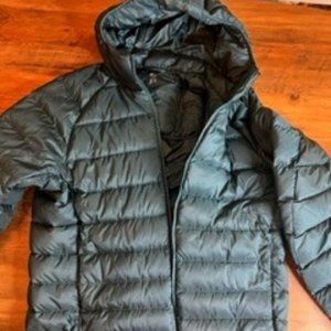 Uniqlo ULTRA LIGHT DOWN 3D CUT PARKA Olive